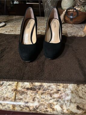 MICHAEL Michael Kors Black SABRINA Suede Platform High Heels 6M